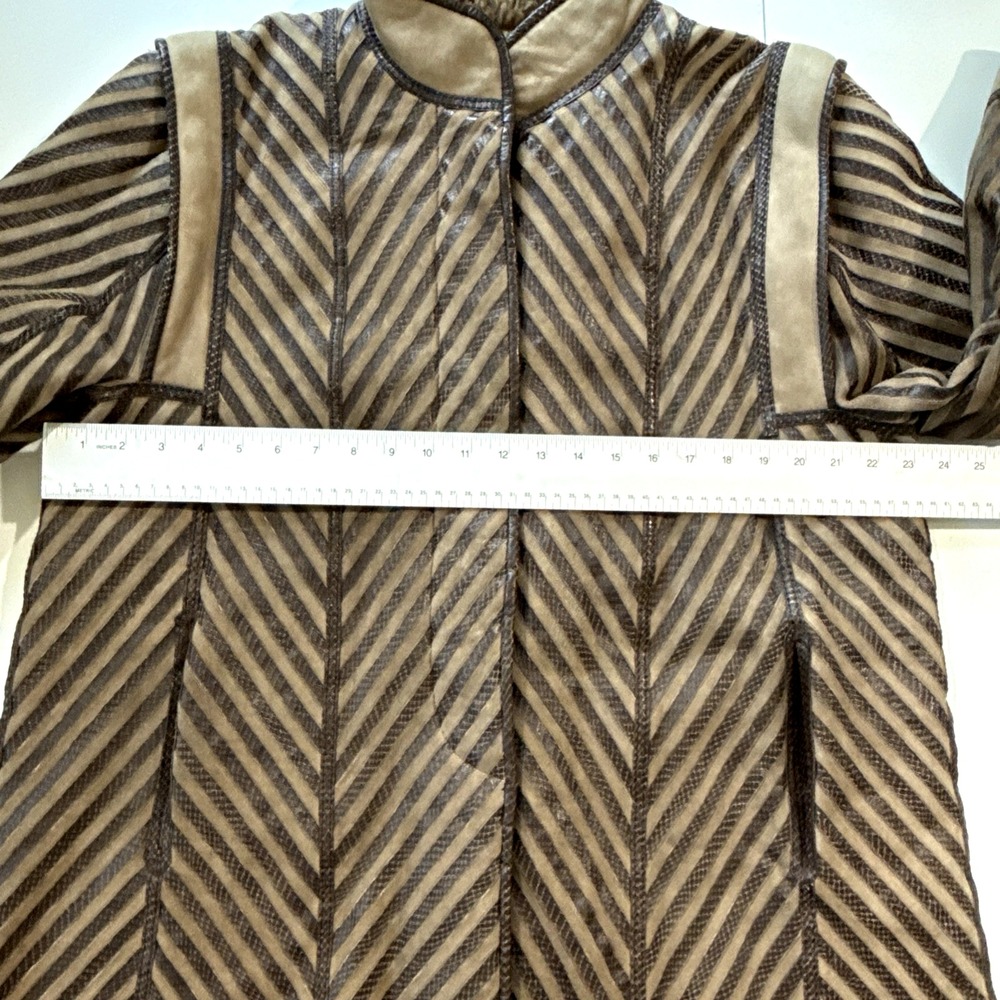 Vintage Suede & Embossed Leather Shearling Coat Tan Brown Boho Size 42 (M/L) - Picture 10 of 16